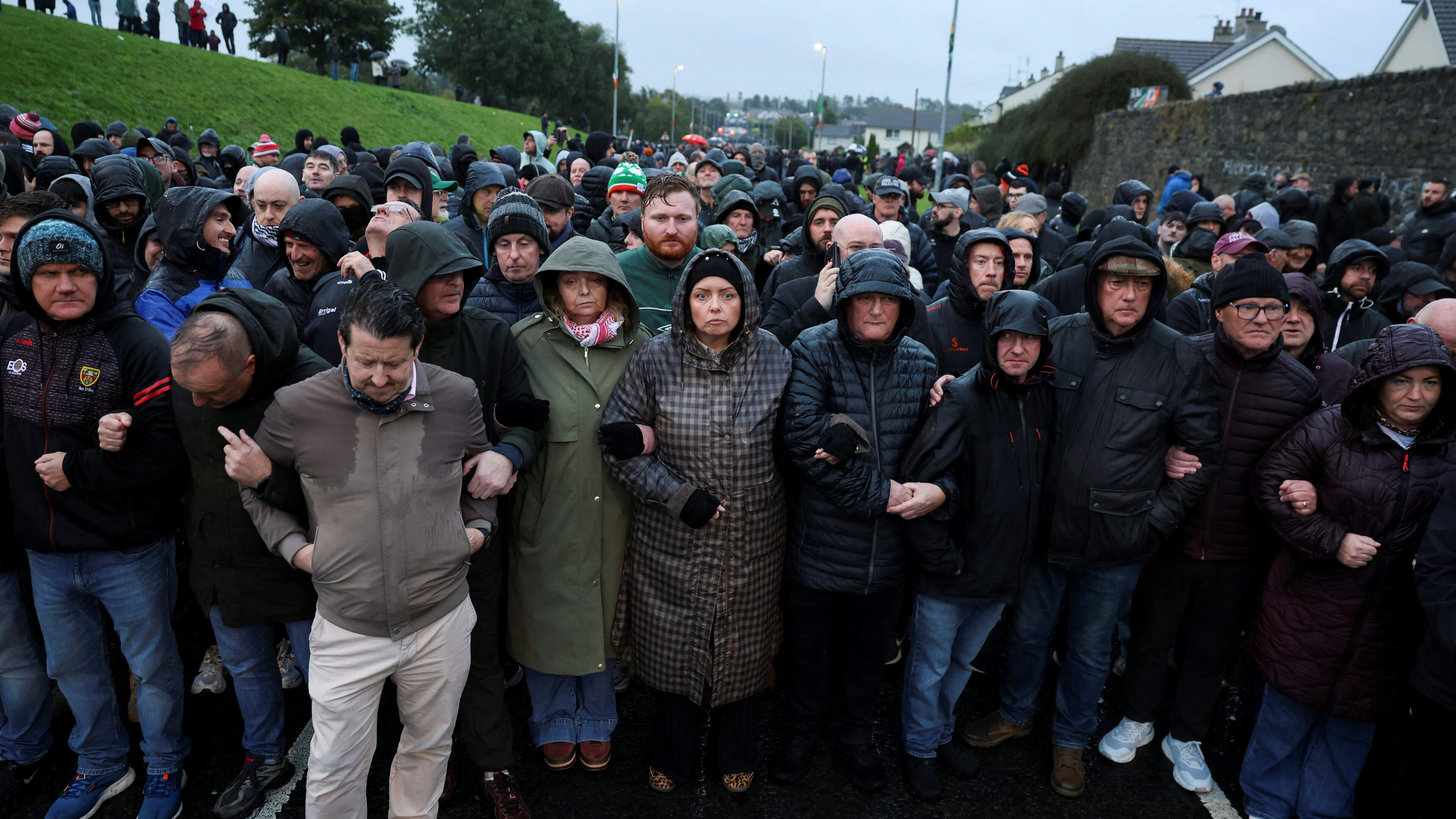 Garvaghy Road: Orange Order march delayed as protesters block road and PSNI say they did not receive notice of parade